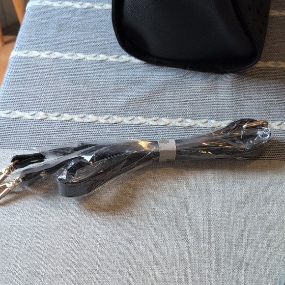 Bebe Black Star-Patterned Tote Bag - Picture 10 of 10